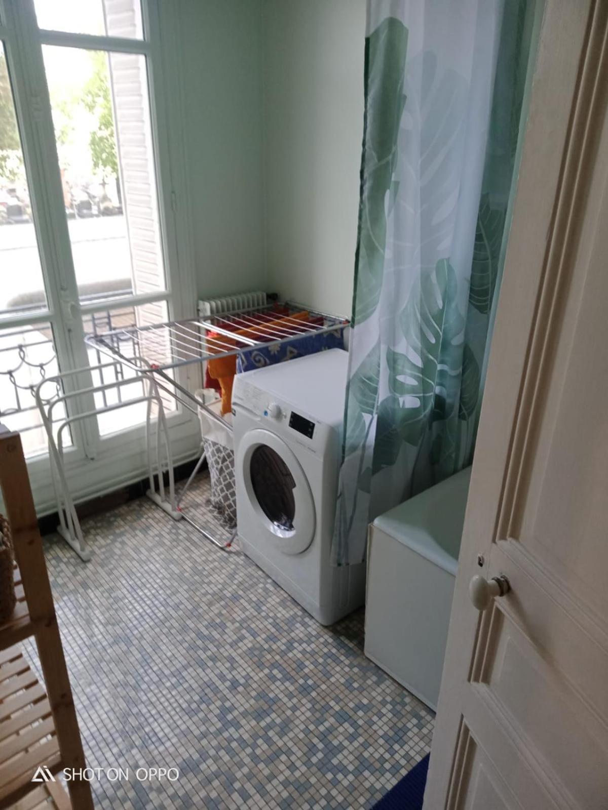 Large Family Typical Parisian Appartement Parijs
